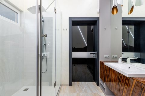Что такое душевая walk-in без поддона и почему она подходит для ЖК