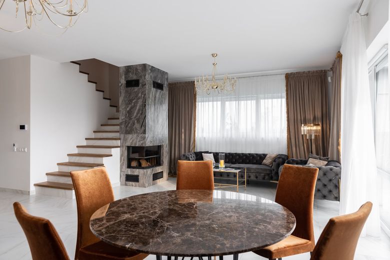 Какие типы каминов допустимы в квартире: короткий ответ