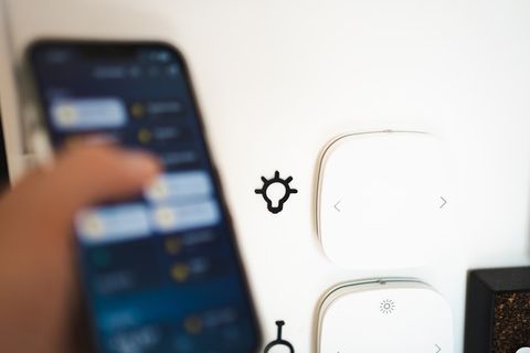 Что такое KNX и чем он отличается от беспроводных протоколов?