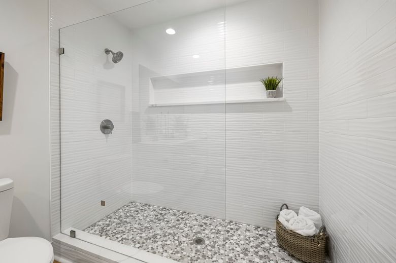Мозаика в Home SPA: стеклянная, каменная или керамическая?