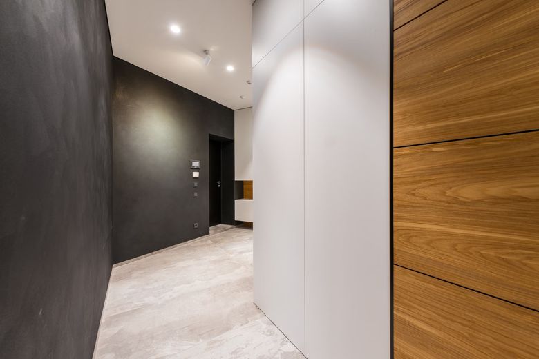 Какие материалы создают ощущение роскоши в минималистичном интерьере?