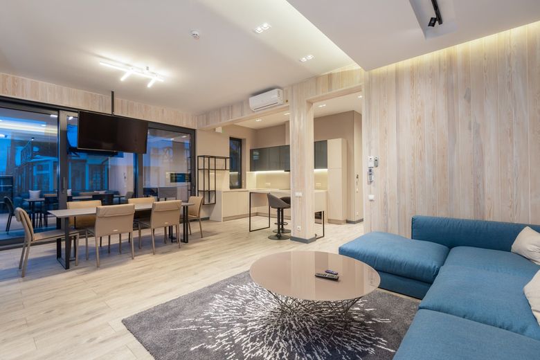 Сколько функциональных зон можно создать в гостиной 60-90 м²?